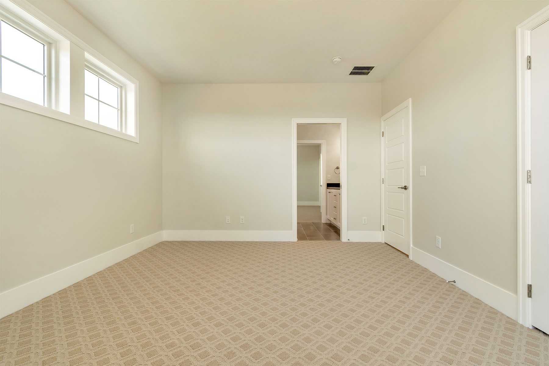 _0005_Upstairs 1 – Hampton