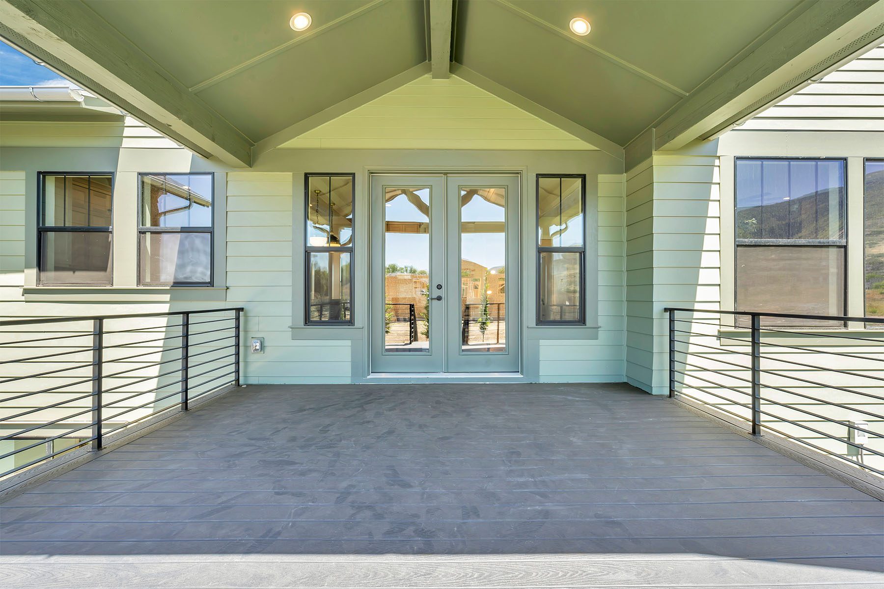 _0033_Deck 1 – Hampton