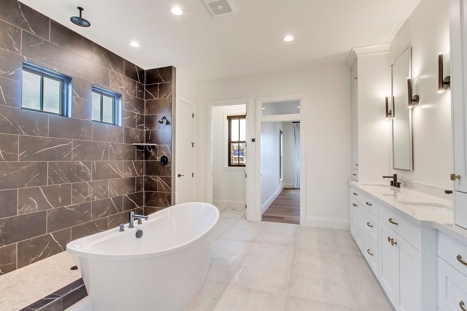 _0024_Master Bath 4 – Courtyard