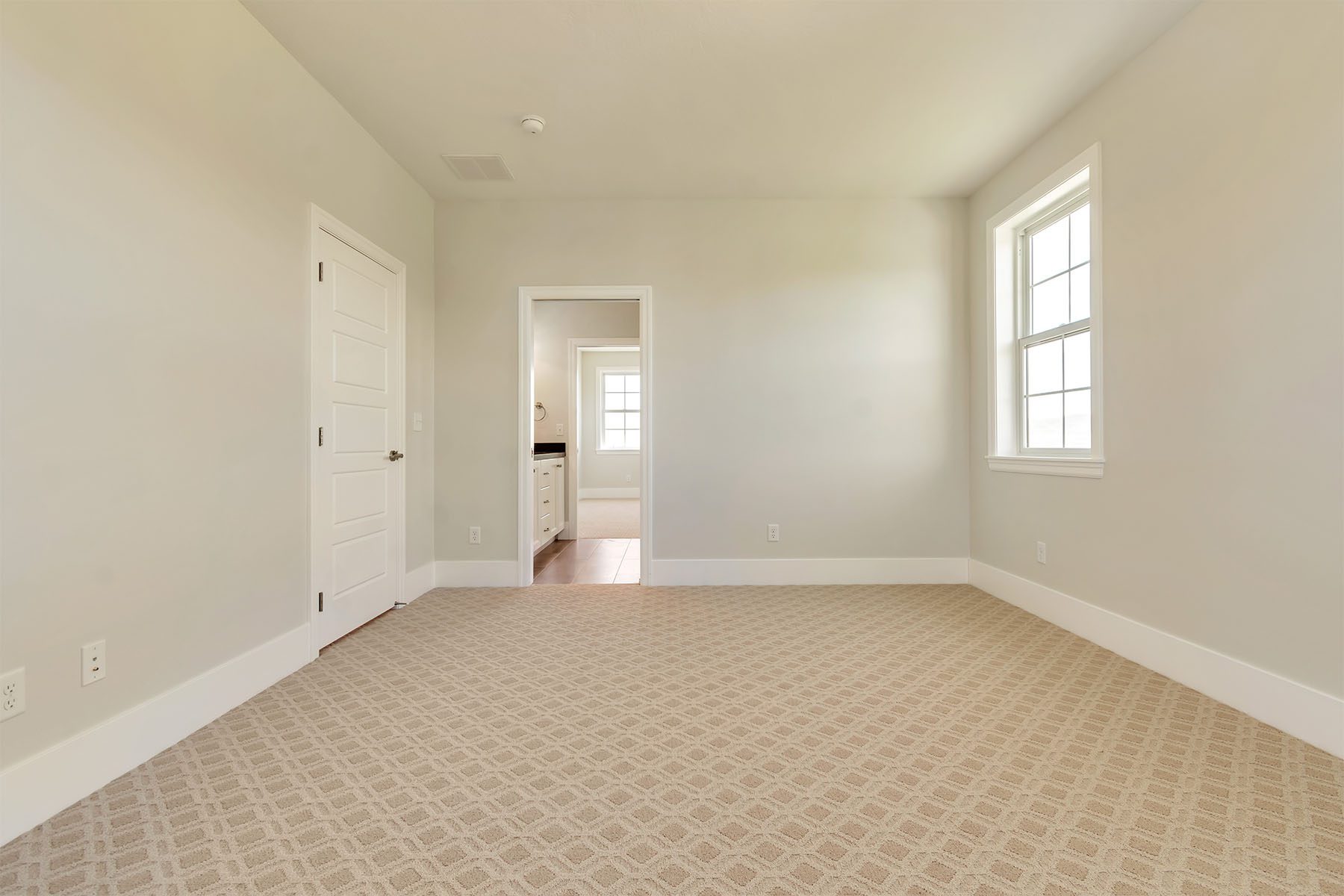 _0004_Upstairs 2 – Hampton